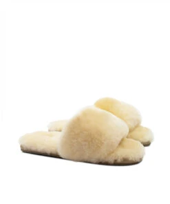 Women's UGG Fluffy Slipper 22 Women's UGG Fluffy Slipper -UGG Bay IMG 0179