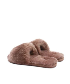 Women's UGG Fluffy Slipper 38 Women's UGG Fluffy Slipper -UGG Bay IMG 0187 1 768x922 1