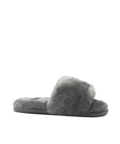 Women's UGG Fluffy Slipper 31 Women's UGG Fluffy Slipper -UGG Bay IMG 0207