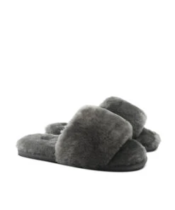 Women's UGG Fluffy Slipper 32 Women's UGG Fluffy Slipper -UGG Bay IMG 0209