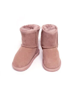Kids Classic Short Button -UGG Bay KidsClassicShortUGGBootsPink7 cee82d44 d408 4646 9e07 2279ef1b8e15