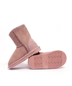 Kids Classic Short Button -UGG Bay KidsClassicShortUGGBootsPink8 31ecd30c fcc4 4de3 be40 5d4d7b9465ad